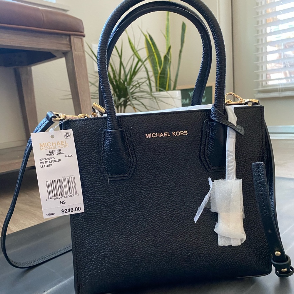 SOLD Brandnew Michael Kors Crossbody Leather Purse